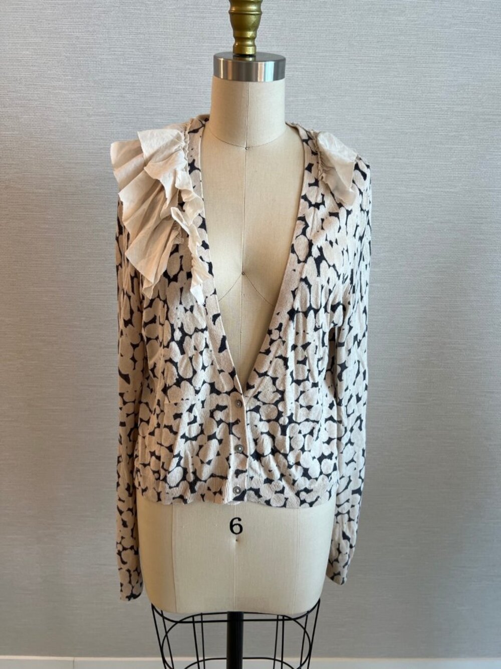 SimplyVera Vera Wang Ivory Black Print Ruffle Shoulder Cardigan L